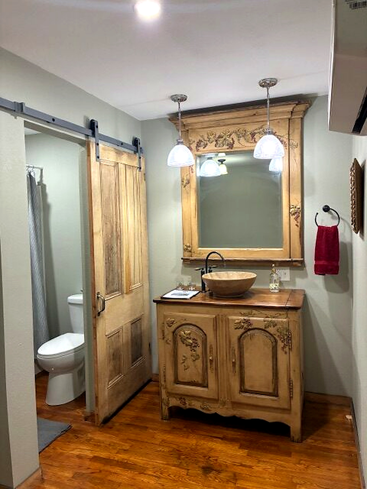 Catawba Suite private bathroom