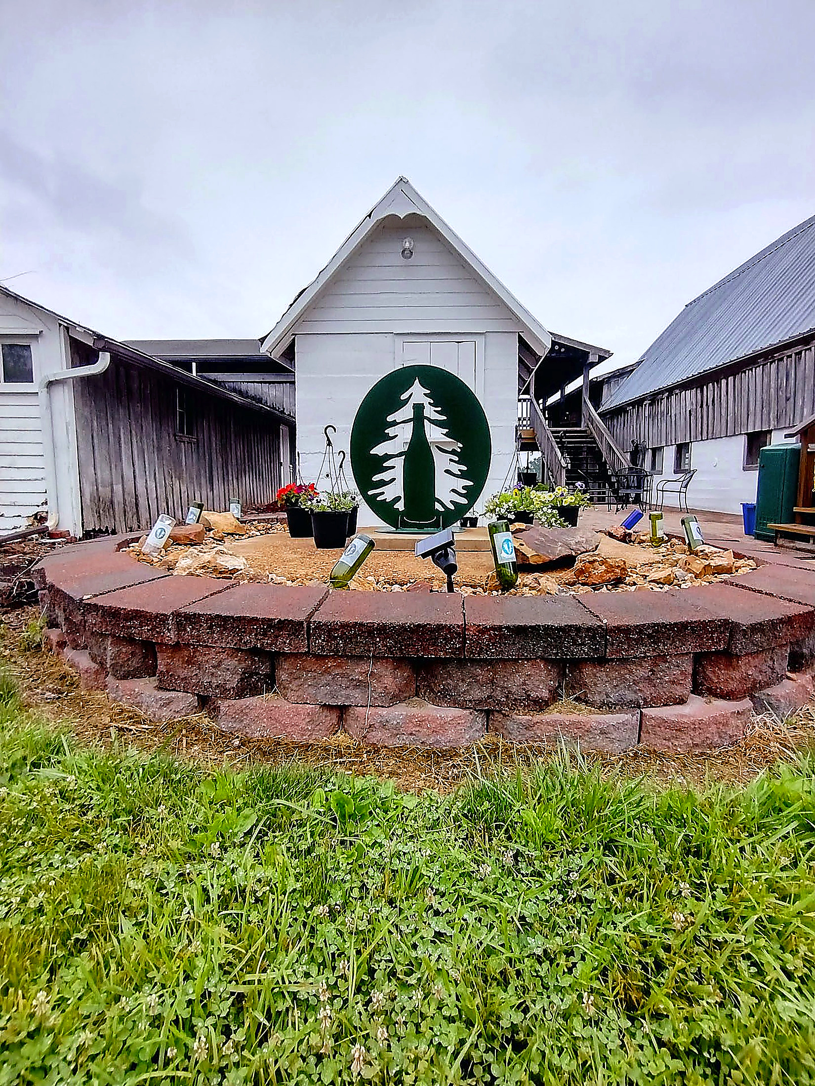 Prairie Barn Winery tree and wine bottle sign